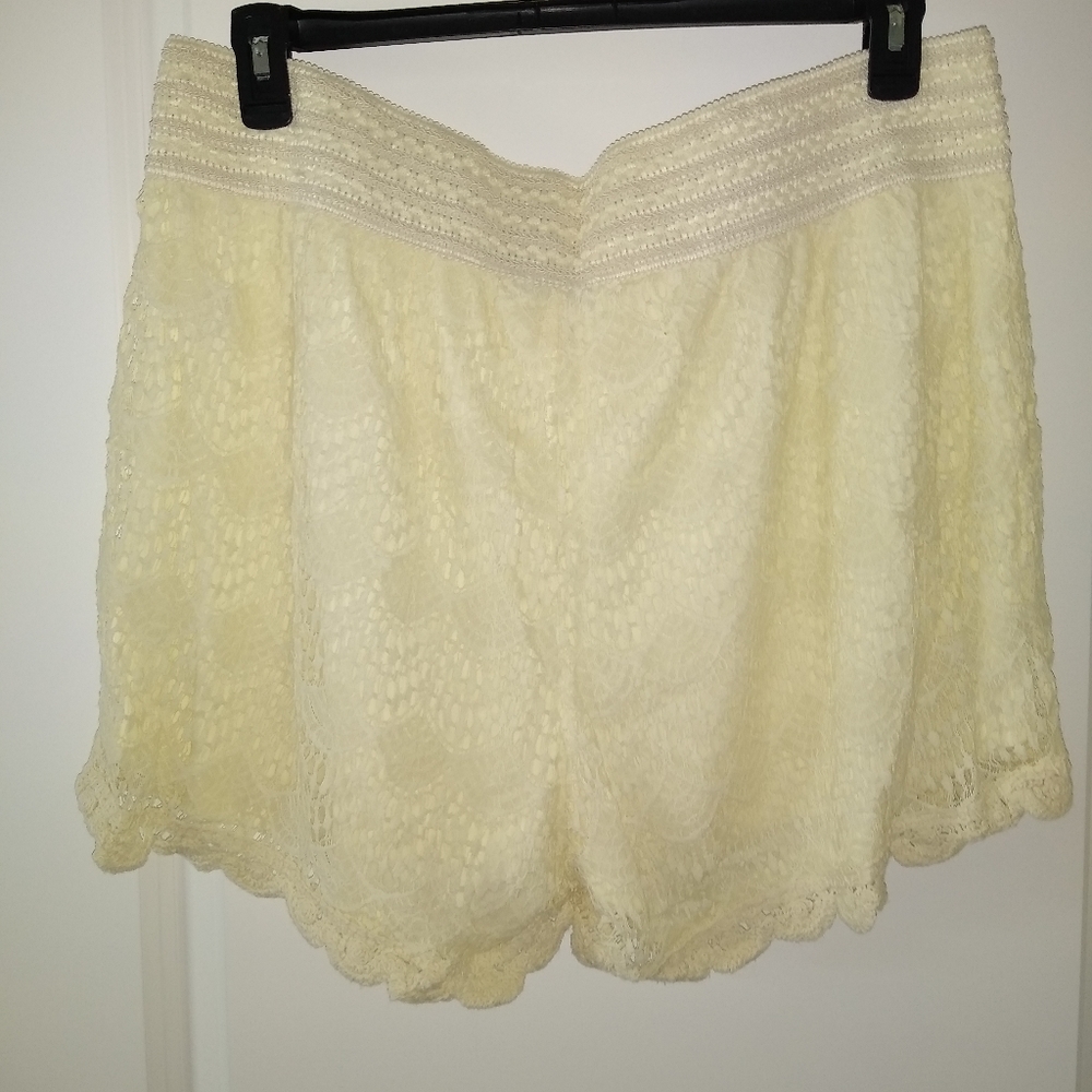 PLUS Lace Ivory Lined Stretchy Shorts Lady's 1X Elastic Waist